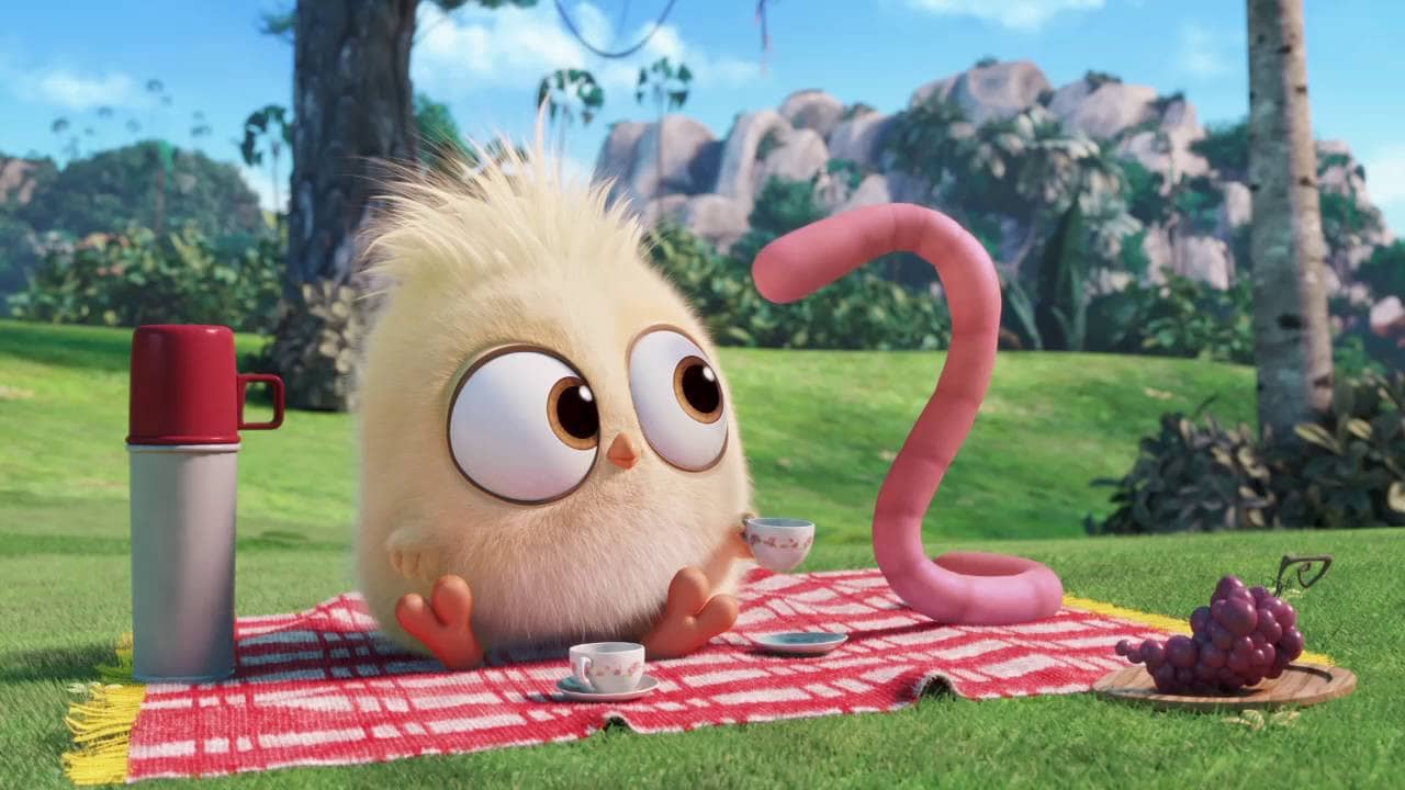 Angry Birds: The Early Hatchling Gets the Worm backdrop