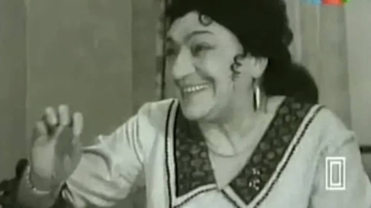 Aktrisanın təbəssümü backdrop