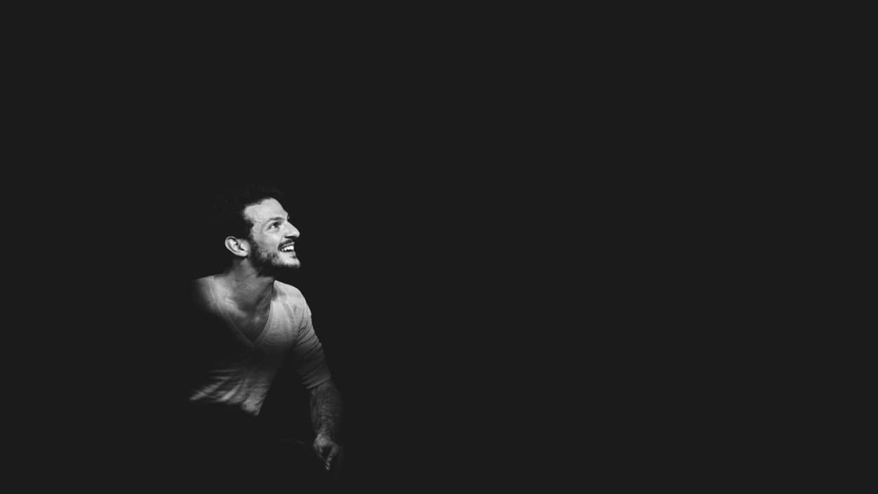 Vincent Dedienne - S'il se passe quelque chose backdrop