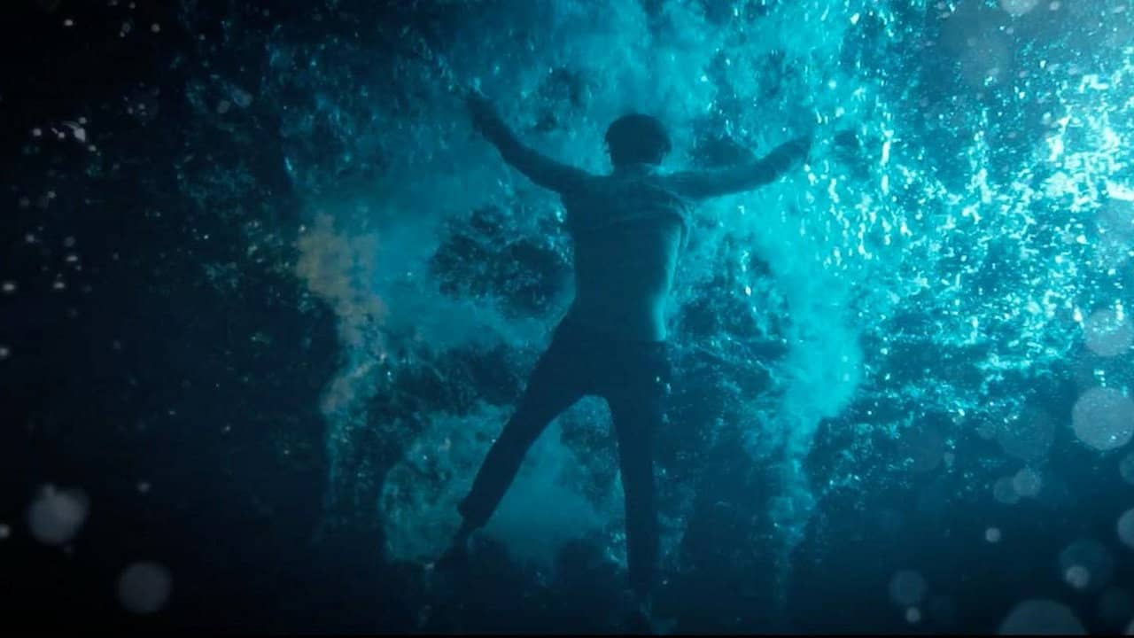 Adèle backdrop