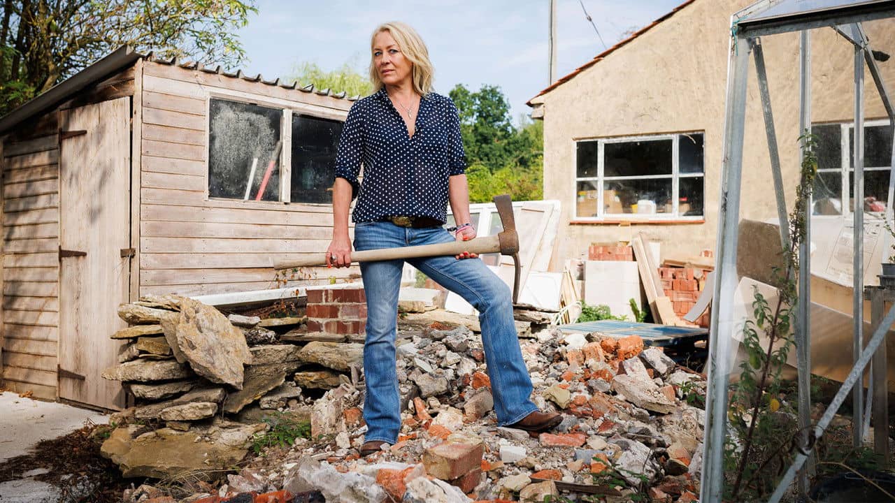 Help! I Bought It at Auction with Sarah Beeny backdrop