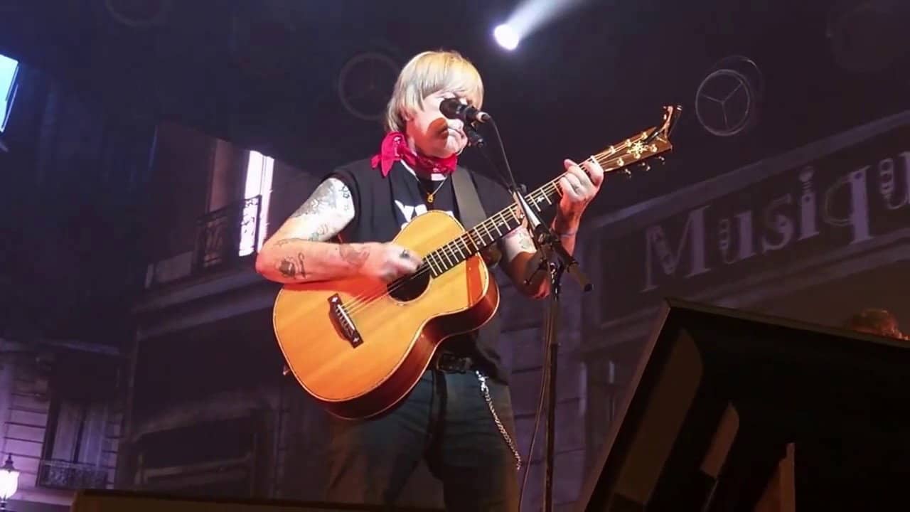 Renaud - Phénix Tour backdrop