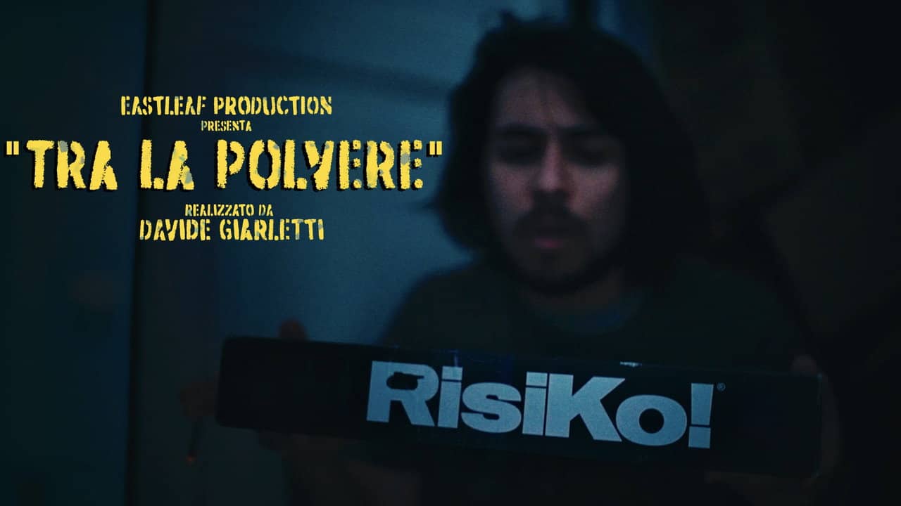 Tra La Polvere backdrop