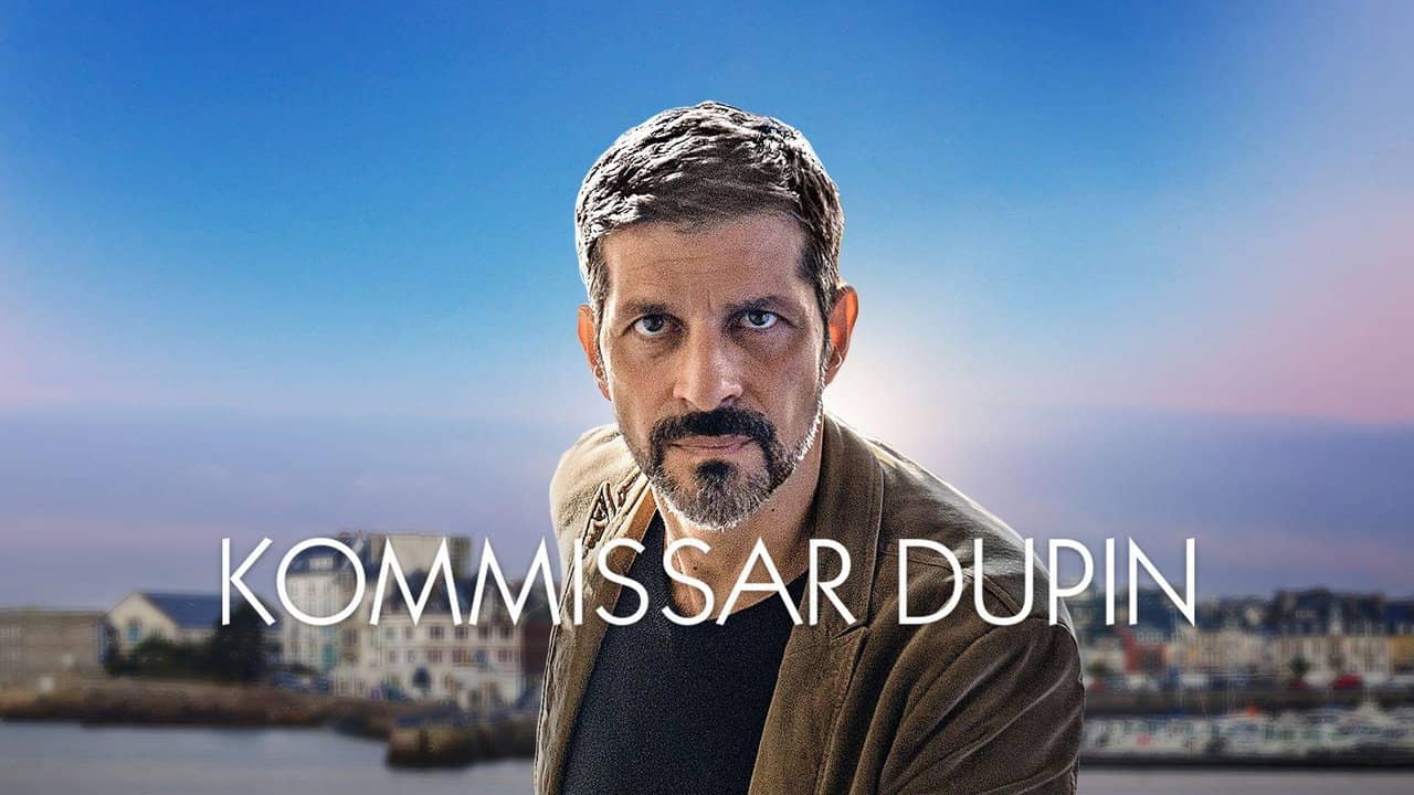 Inspector Dupin: Brittany's Surf backdrop