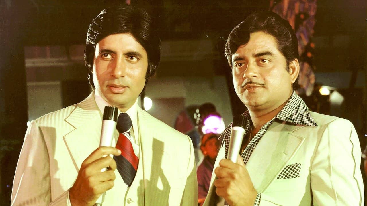 Dostana backdrop