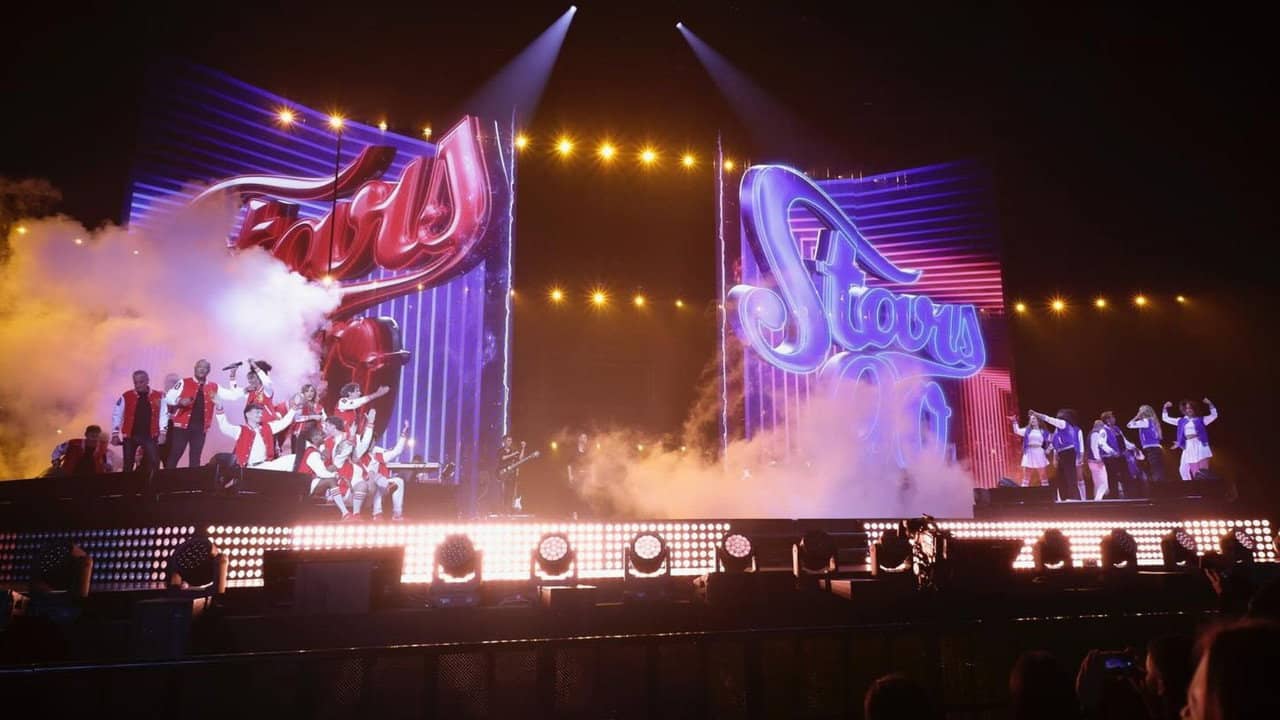 Stars 80 vs Stars 90, la grande battle backdrop