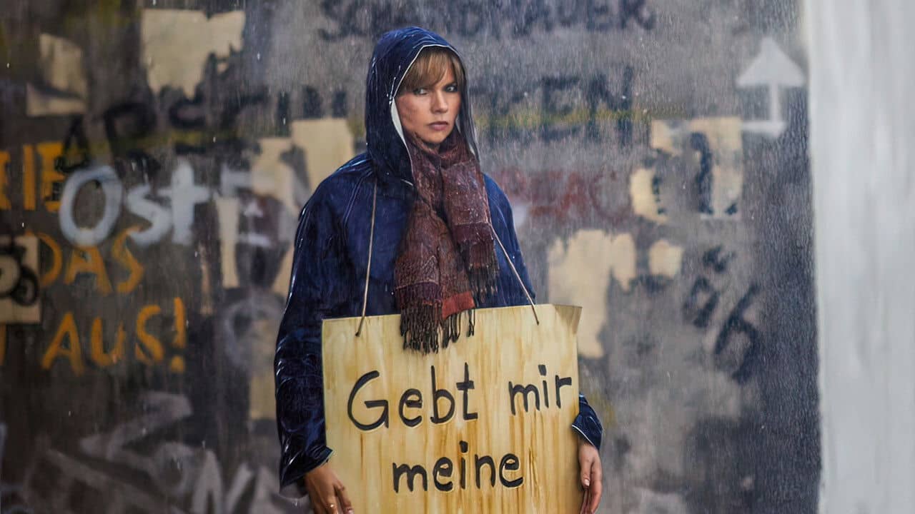 Die Frau vom Checkpoint Charlie backdrop