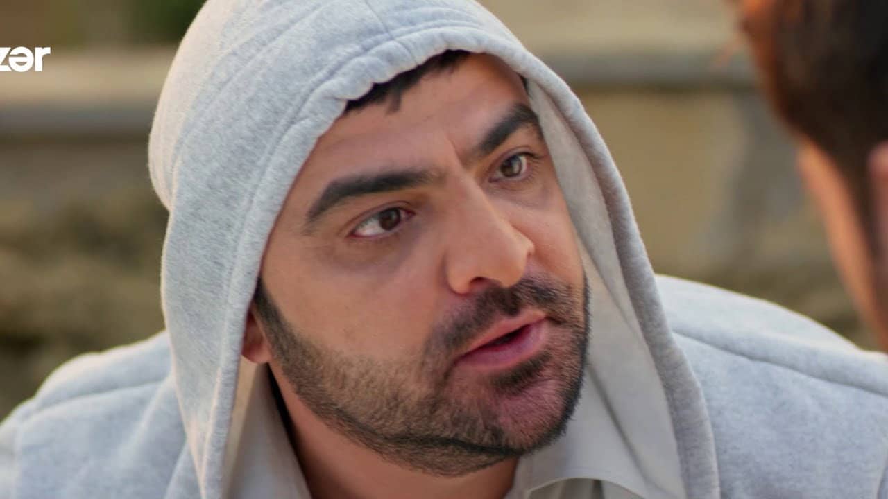 Ağ Tük backdrop