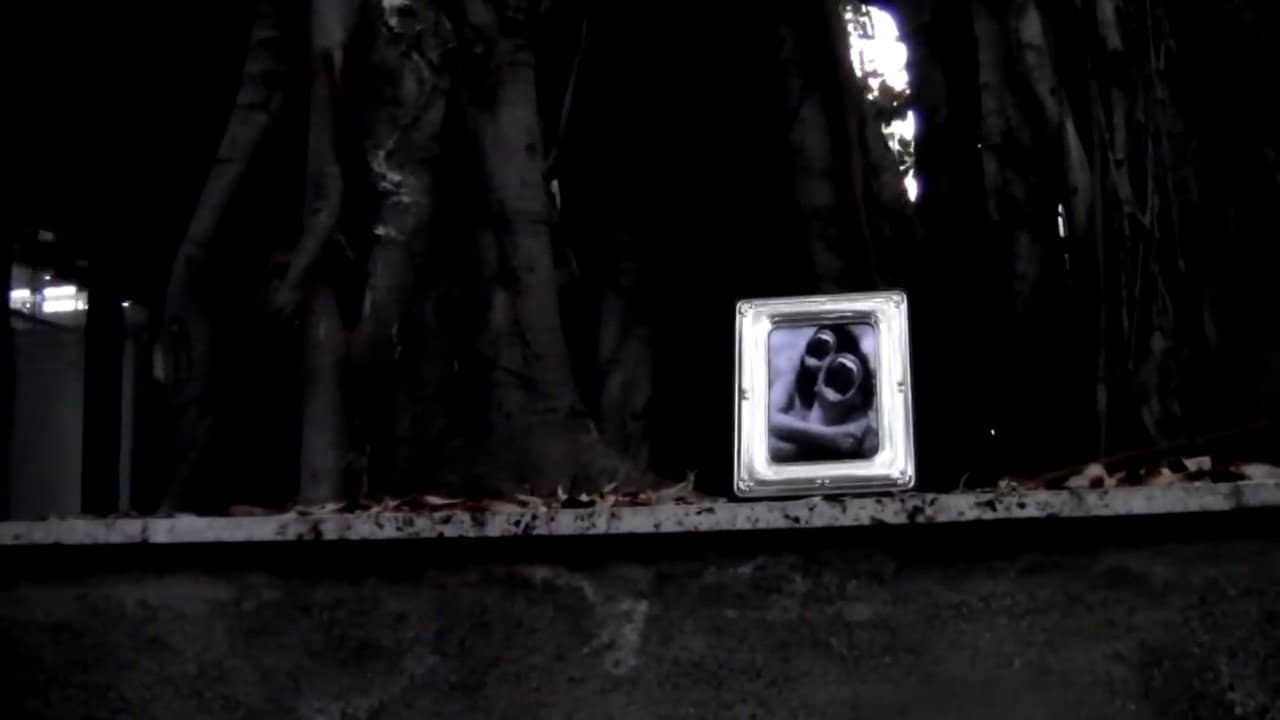 -Pursuit0.: Questo posto è completamente normale backdrop