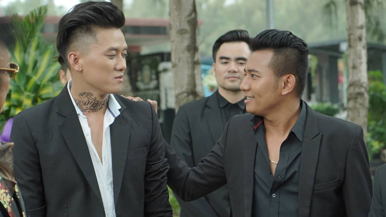 Vi Cá Tiền Truyện backdrop