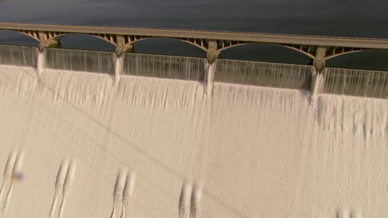 Grand Coulee Dam: A Man-Made Marvel backdrop
