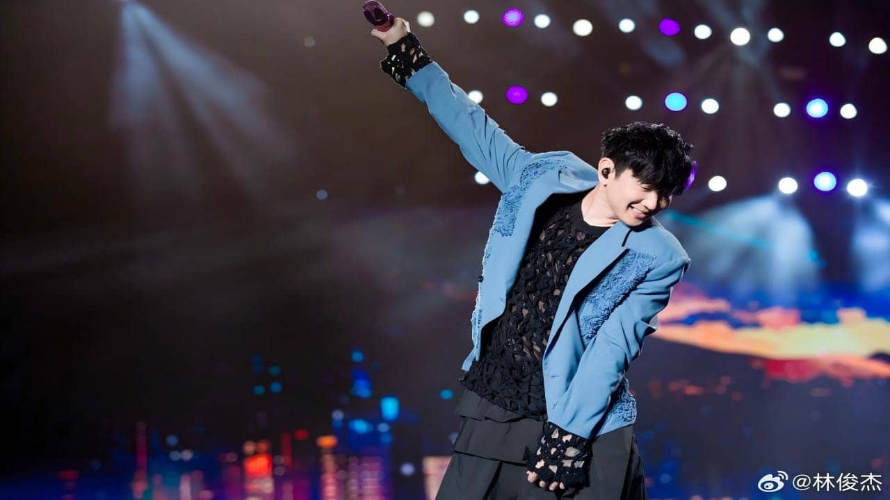 JJ LIN JJ20 WORLD TOUR backdrop