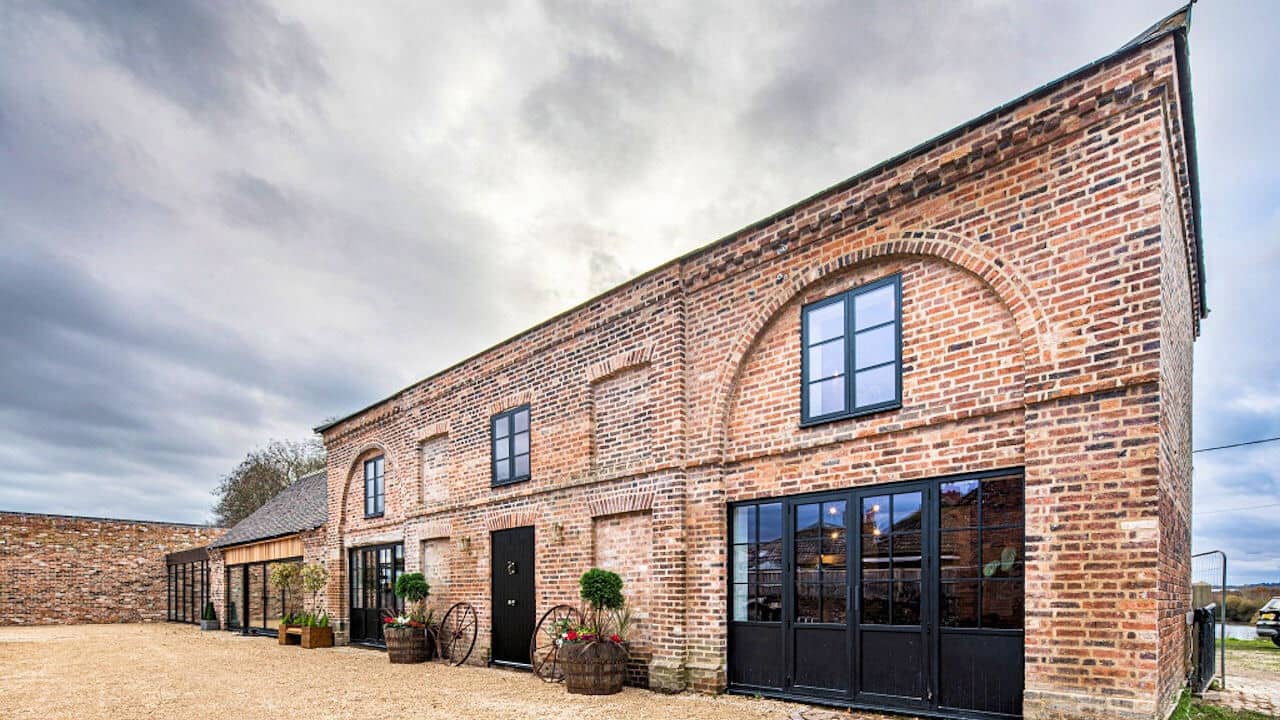 George Clarke's Remarkable Renovations backdrop