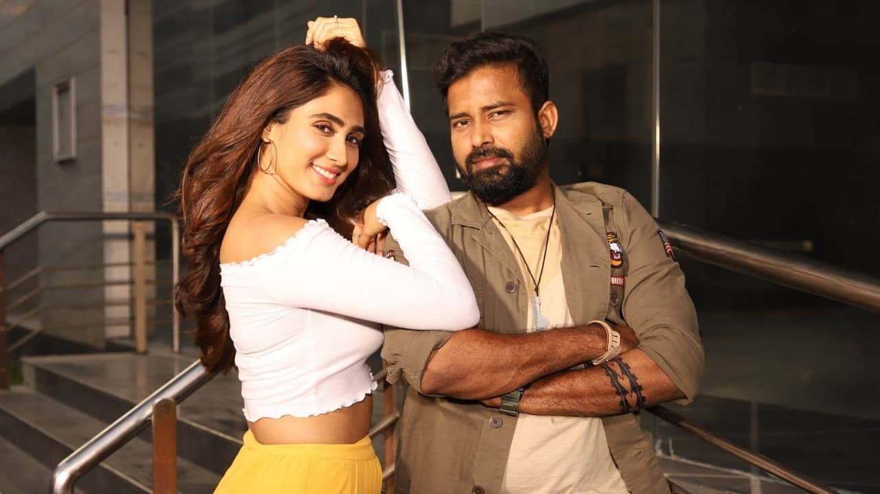 Naanum Single Thaan backdrop
