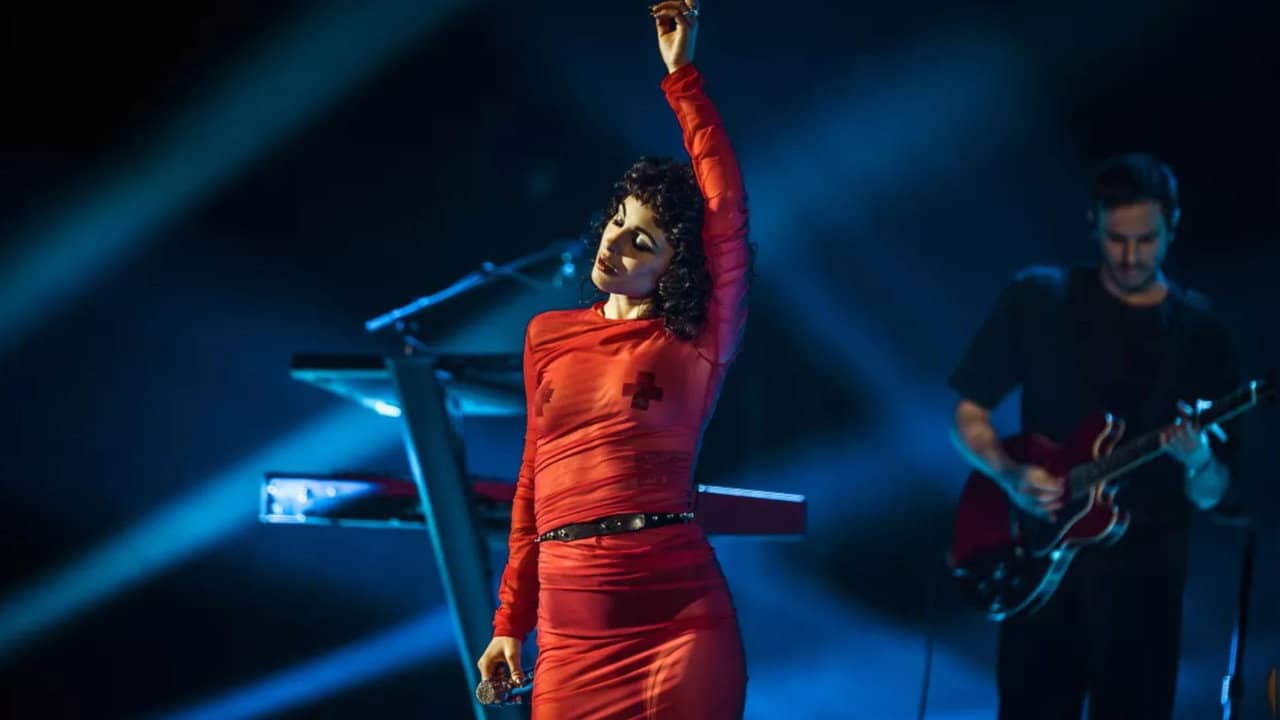 Basique, le concert BARBARA PRAVI backdrop