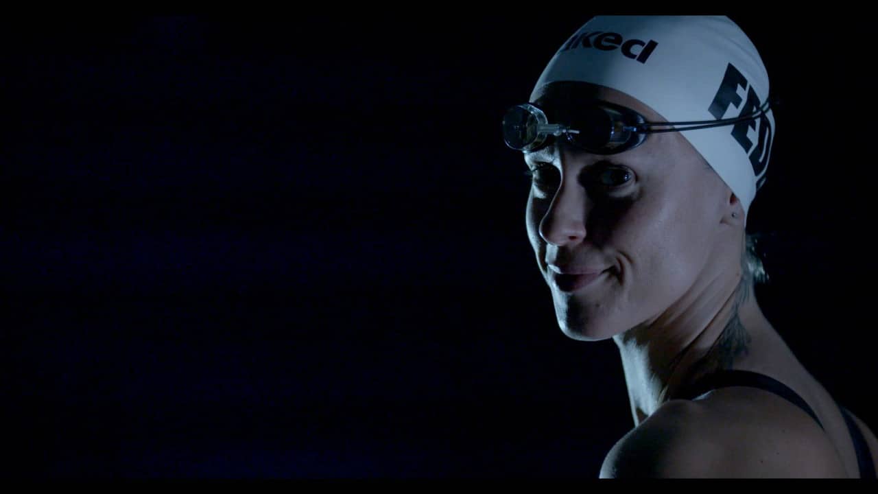 Federica Pellegrini - Underwater backdrop