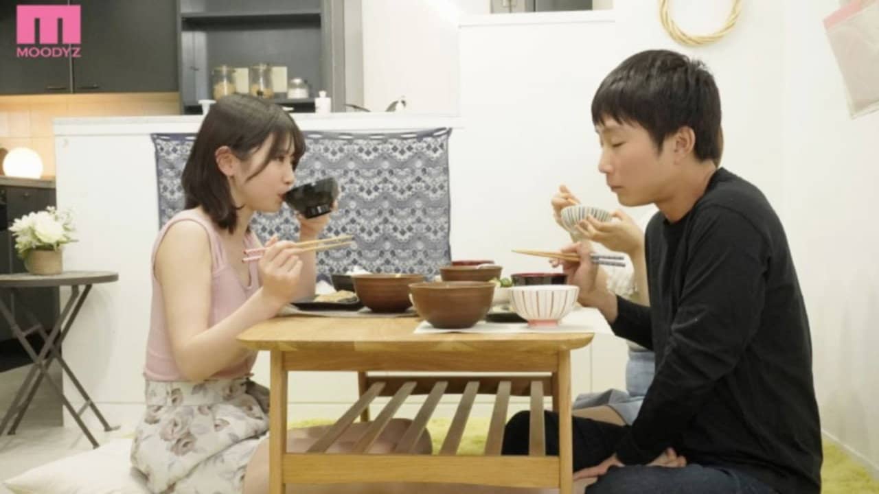 ノーブラで誘惑してくる彼女のお姉さんに興奮して性欲モンスター化！コンドーム1箱使い切っても更にヤリまくった backdrop