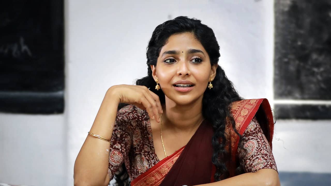 Archana 31 Not Out backdrop