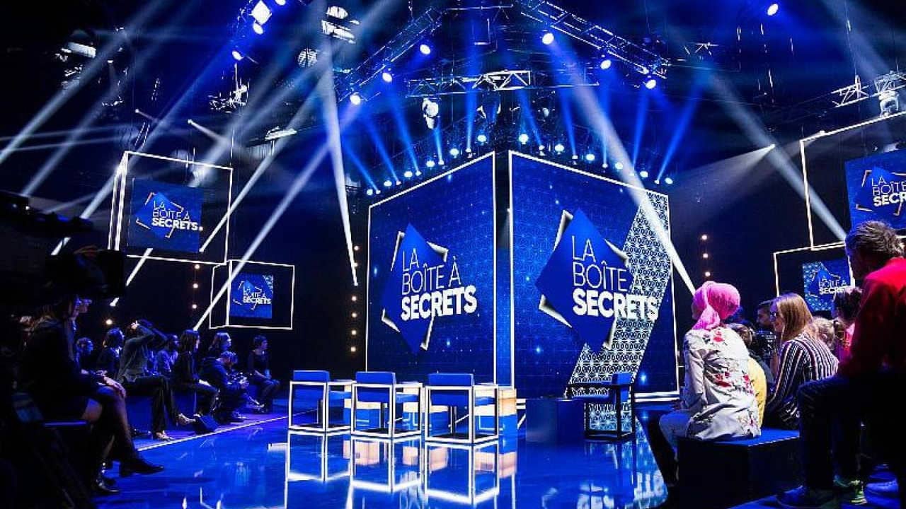 La Boîte à secrets backdrop