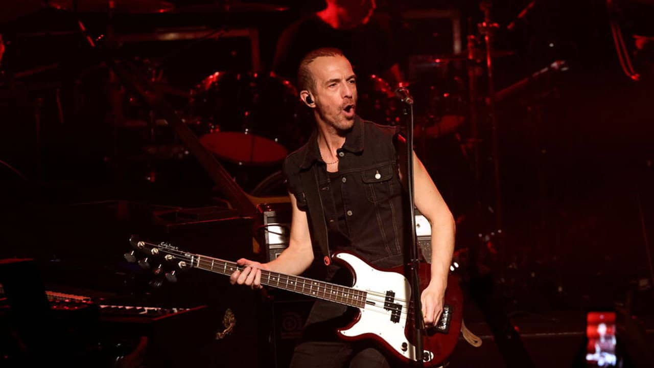 Calogero - A.M.O.U.R Tour backdrop