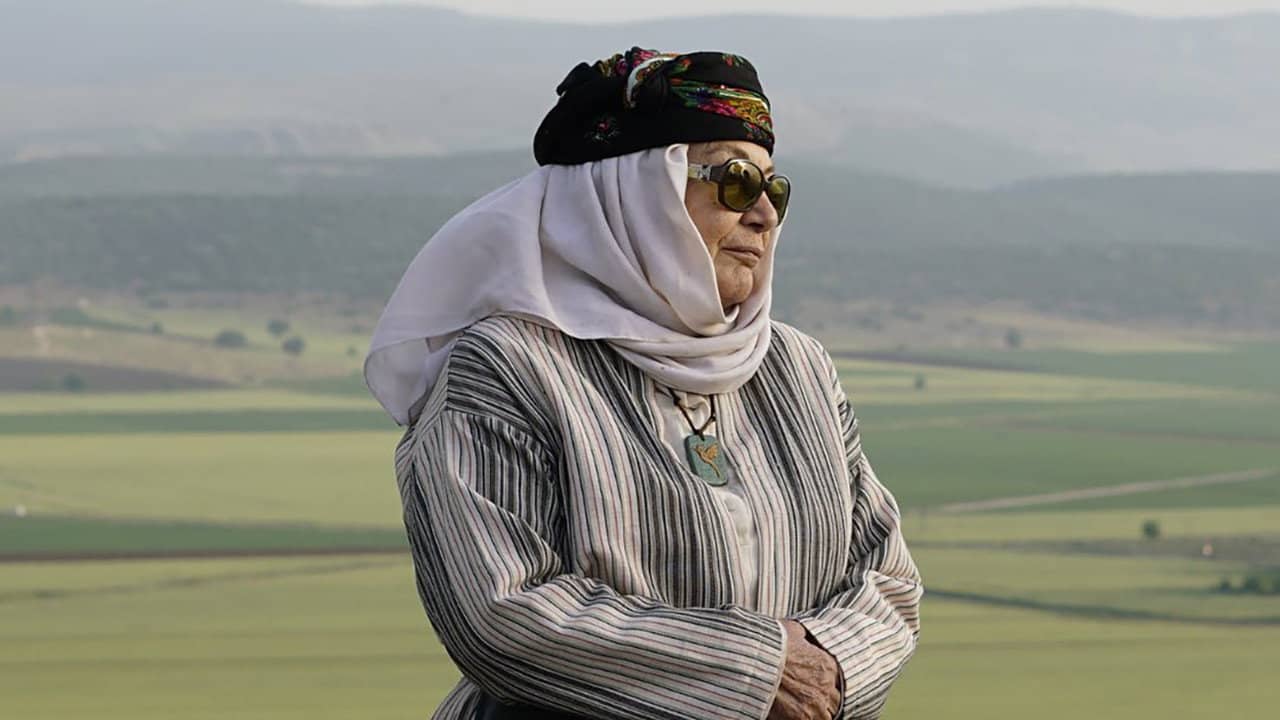 Mother Elif backdrop
