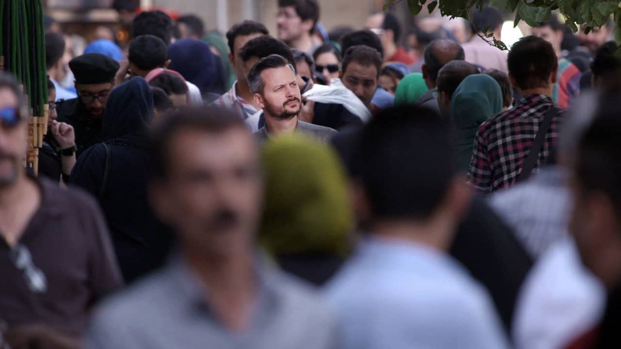 Onze man in Teheran backdrop