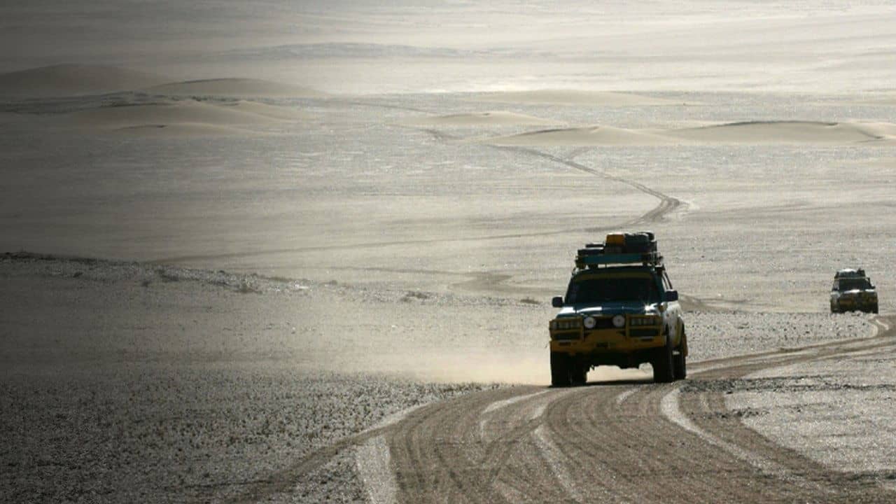 Hot Roads - The World's Most Dangerous Roads backdrop
