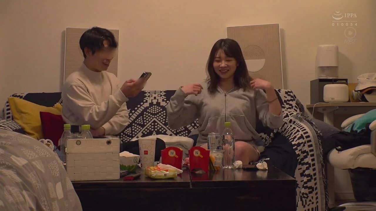 〇ー〇ーイーツは自由勤務だから「ナンパしていいんじゃない？」 巨乳配達員をその場でナンパし家に連れ込み盗撮 口説いてハメてそのまま勝手にAV発売。 backdrop