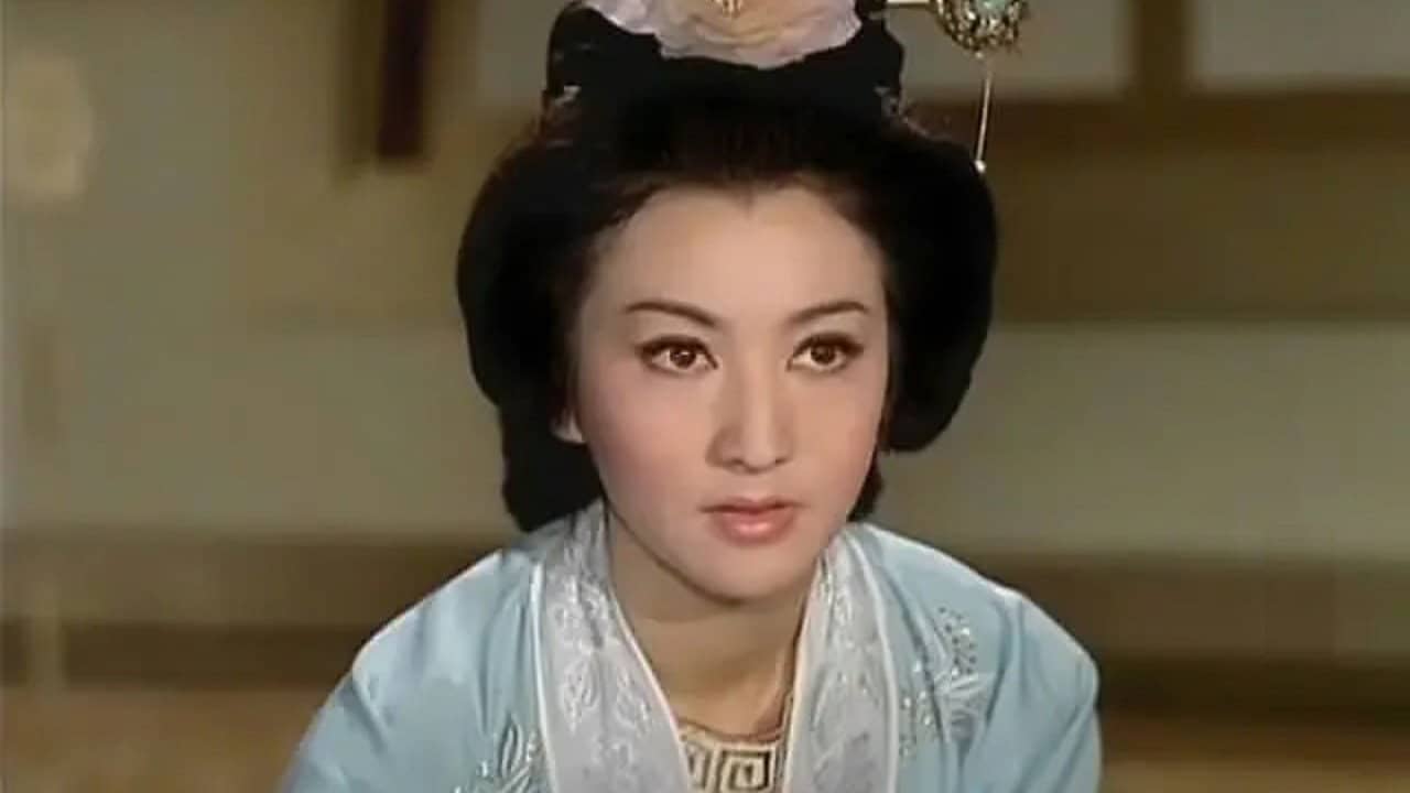審妻 backdrop