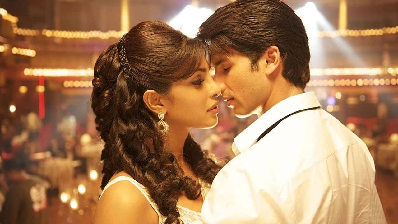 Teri Meri Kahaani backdrop