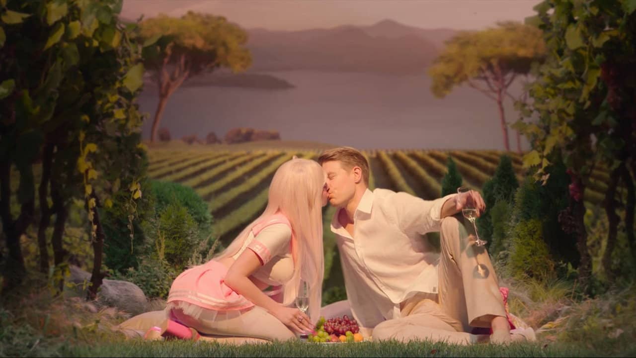 Honey, I Won't Call You Back backdrop