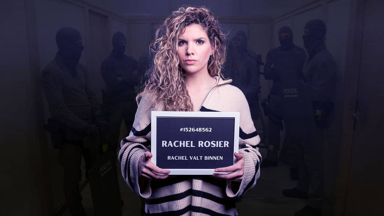Rachel valt binnen backdrop