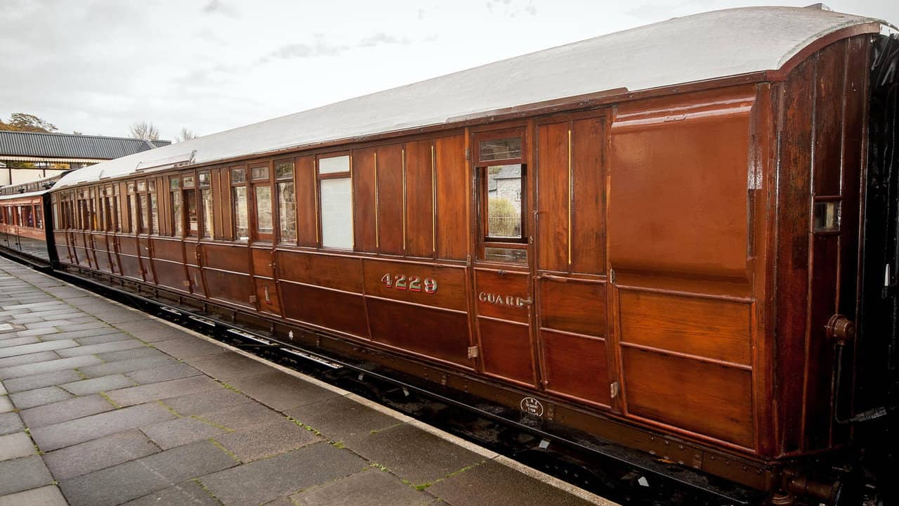 Great Rail Restorations with Peter Snow backdrop