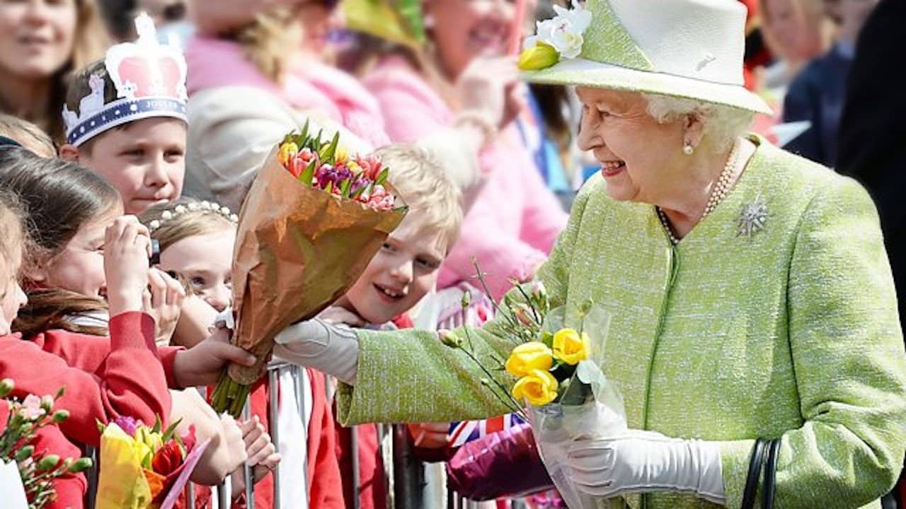 The Longest Reign: The Queen and Her People backdrop