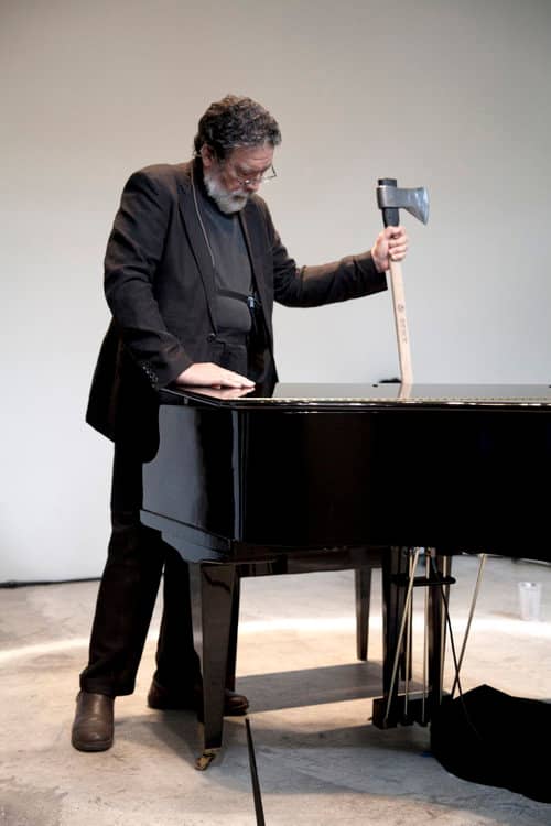 Piano Destruction Concert: Dada con Mama