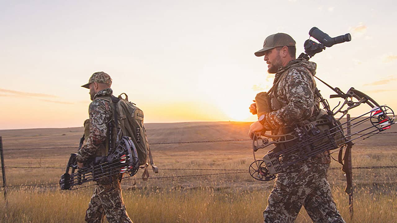 Heartland Bowhunter backdrop