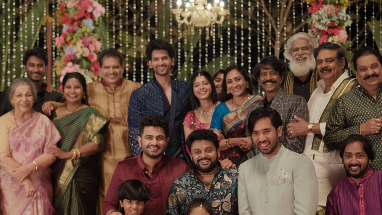 Gurthukosthunnayi backdrop