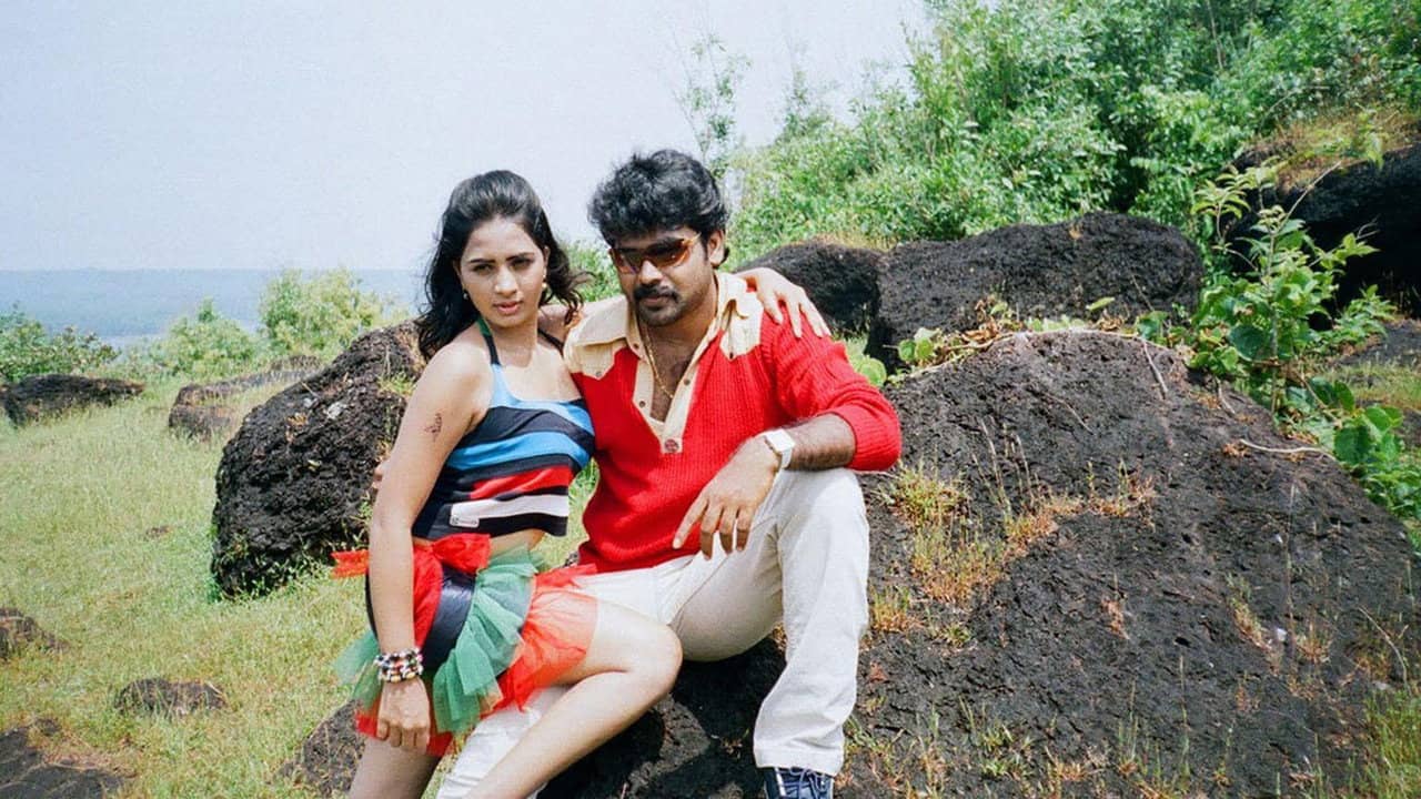 Oru Nodiyil backdrop