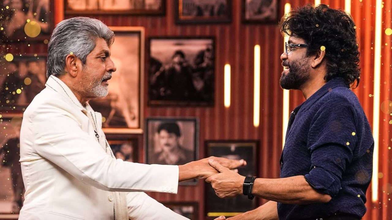Jayammu NischayammuRaa with Jagapathi backdrop