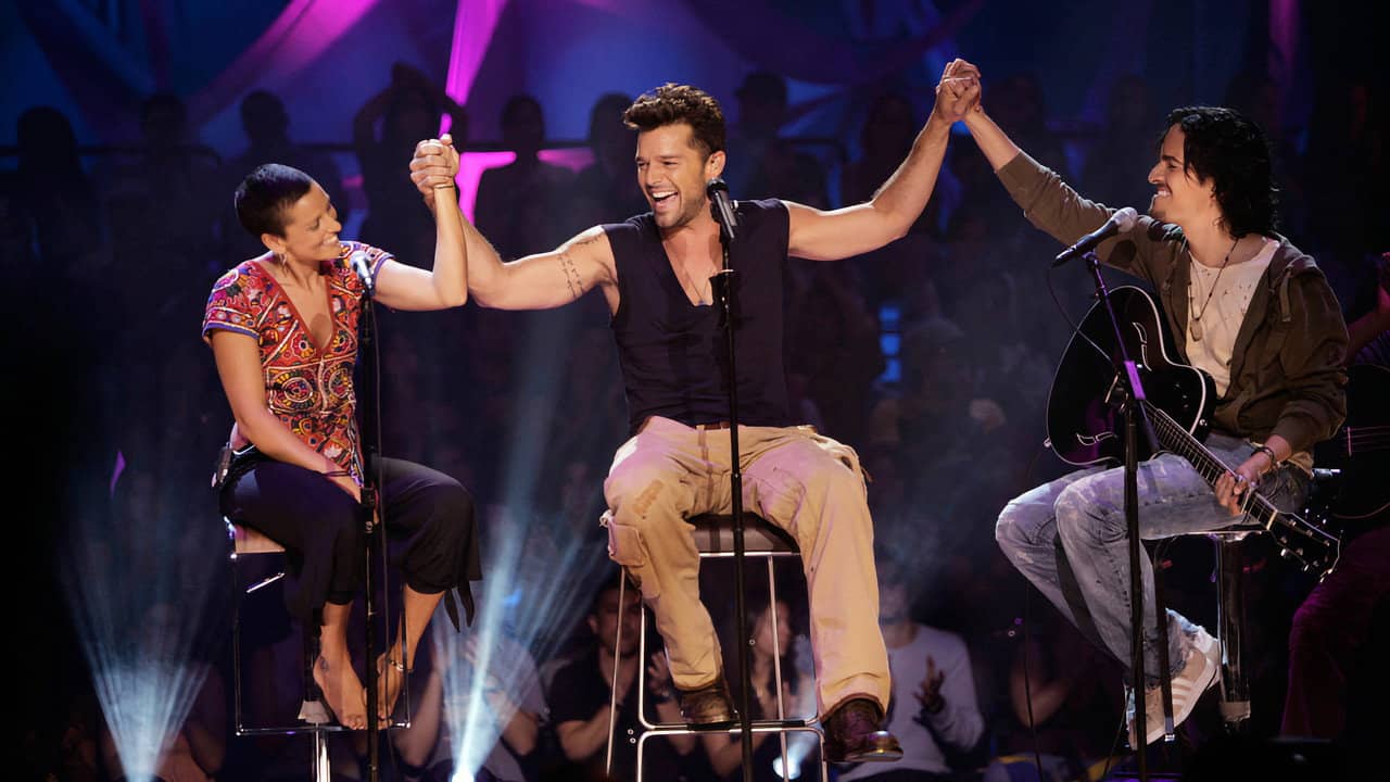 Ricky Martin: MTV Unplugged backdrop