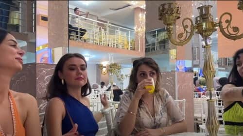 Bölüm: 1 Tanımadığımız birilerinin düğününe gittik